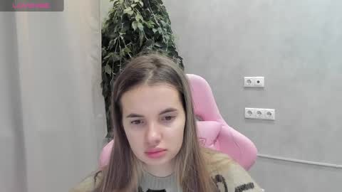 Snapshot of donnaaa_evans chatting on 12.16.24 Donna On GMT2 Mon-Fri 3-9 AM online show from 12.16.24