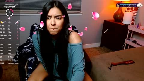 Snapshot of dontbemina chatting on 01.06.25 DontBeMina online show from 01.06.25