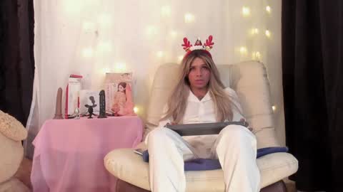 Snapshot of dorian_lev chatting on 12.22.24 Nicolle online show from 12.22.24