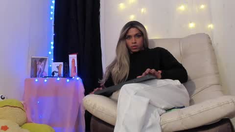 Snapshot of dorian_lev chatting on 01.04.25 Nicolle online show from 01.04.25