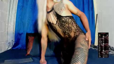 Snapshot of dorian_lev chatting on 10.08.25 Nicolle online show from 10.08.25