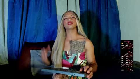 Snapshot of dorian_lev chatting on 10.11.25 Nicolle online show from 10.11.25