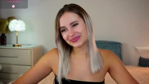 Snapshot of dorretangel chatting on 09.18.25 Amy online show from 09.18.25