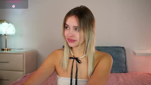 Snapshot of dorretangel chatting on 10.01.25 Amy online show from 10.01.25