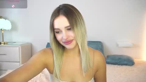 Snapshot of dorretangel chatting on 10.07.25 Amy online show from 10.07.25