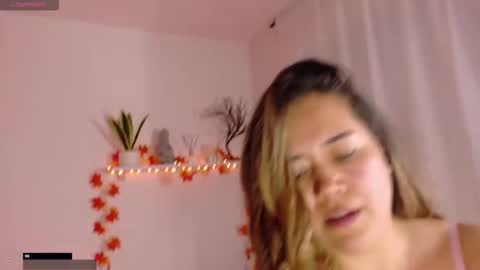 Snapshot of dreamgiirlmia chatting on 10.17.25 Mia D online show from 10.17.25