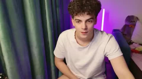 Snapshot of dreamgonetan chatting on 10.06.25 dreamgonetan online show from 10.06.25