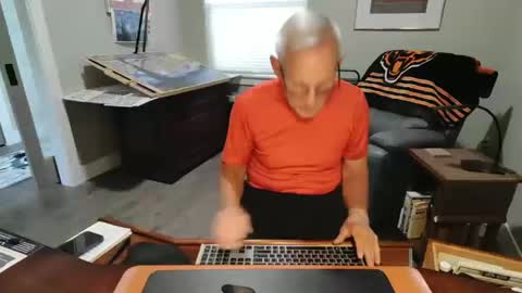 Snapshot of dubl55nikl chatting on 10.10.25 DublNikl online show from 10.10.25