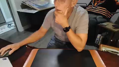 Snapshot of dubl55nikl chatting on 10.12.25 DublNikl online show from 10.12.25