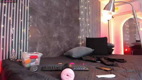 Snapshot of duriel_ chatting on 12.29.24 Duriel online show from 12.29.24