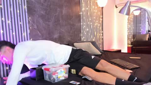 Snapshot of duriel_ chatting on 01.02.25 Duriel online show from 01.02.25