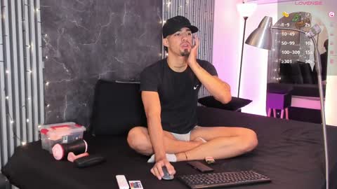 Snapshot of duriel_ chatting on 01.09.25 Duriel online show from 01.09.25