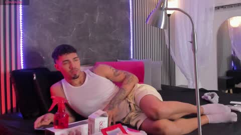 Snapshot of duriel_ chatting on 02.08.25 Duriel online show from 02.08.25