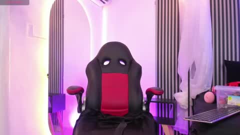 Snapshot of duriel_ chatting on 02.11.25 Duriel online show from 02.11.25