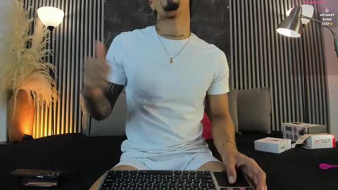 Snapshot of duriel_ chatting on 03.08.25 Duriel online show from 03.08.25