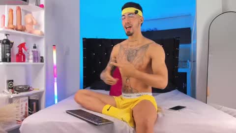 Snapshot of duriel_ chatting on 09.16.25 Duriel online show from 09.16.25