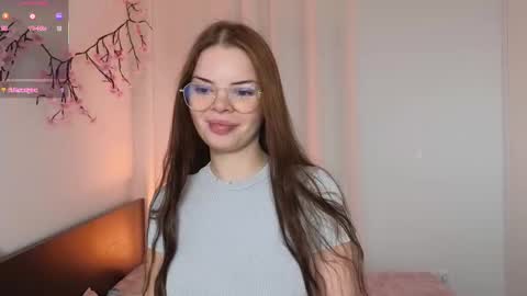 Snapshot of duskmurmur chatting on 11.14.25 duskmurmur online show from 11.14.25