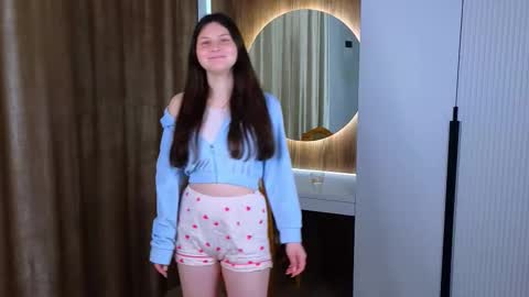 Snapshot of dwanasjostrom chatting on 11.18.25 Alline online show from 11.18.25