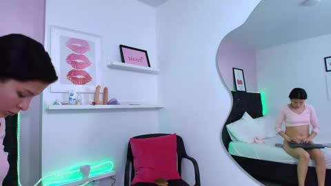 dyanamoon14_ls online show from 10.17.25