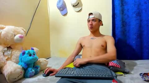 Snapshot of dylan_navas chatting on 11.02.25 dylan_navas online show from 11.02.25