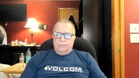 Snapshot of e_rectiom chatting on 01.01.25 Mr Wonderful online show from 01.01.25