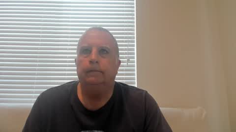 Snapshot of e_rectiom chatting on 09.30.25 Mr Wonderful online show from 09.30.25