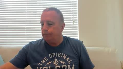 Snapshot of e_rectiom chatting on 11.02.25 Mr Wonderful online show from 11.02.25