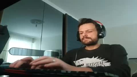 Snapshot of eaglecrm chatting on 01.11.25 eaglecrm online show from 01.11.25