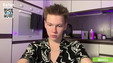 Snapshot of eaton_ chatting on 10.23.25 eaton_ online show from 10.23.25