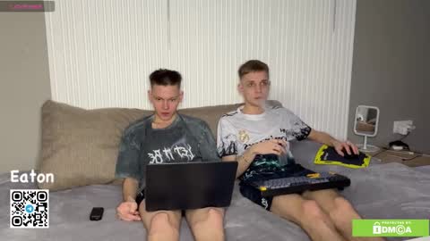 Snapshot of eaton_ chatting on 10.30.25 eaton_ online show from 10.30.25