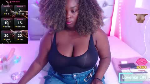 Snapshot of ebony_neighbormoans chatting on 09.09.25 LINA online show from 09.09.25