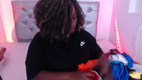 Snapshot of ebony_neighbormoans chatting on 09.28.25 LINA online show from 09.28.25
