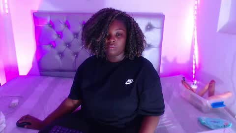 Snapshot of ebony_neighbormoans chatting on 10.09.25 LINA online show from 10.09.25