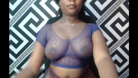 Snapshot of ebony_sexy_queen chatting on 02.24.25 Racheal online show from 02.24.25