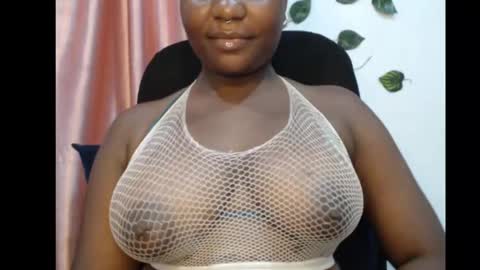 Snapshot of ebony_sexy_queen chatting on 09.29.25 Racheal online show from 09.29.25