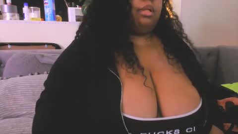 Snapshot of ebonygoddesskira chatting on 01.03.25  Ebony Goddess Kira  online show from 01.03.25