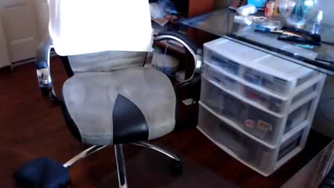 Snapshot of edginginedmonton chatting on 10.14.25 edginginedmonton online show from 10.14.25