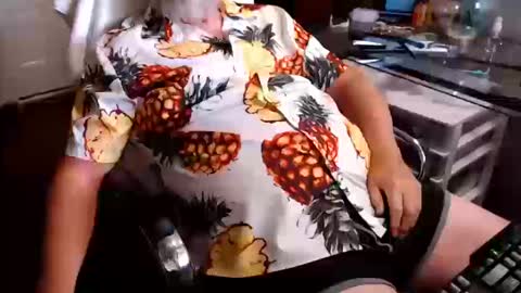 Snapshot of edginginedmonton chatting on 10.15.25 edginginedmonton online show from 10.15.25