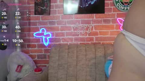 Snapshot of effystone777 chatting on 10.28.25 effystone777 online show from 10.28.25