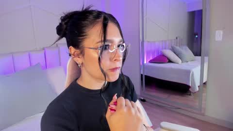 Snapshot of eimmy_bm chatting on 09.09.25 eimmy_bm online show from 09.09.25