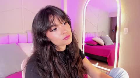 Snapshot of eimmy_bm chatting on 10.30.25 eimmy_bm online show from 10.30.25