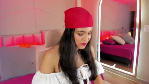 Snapshot of eimmy_bm chatting on 10.31.25 eimmy_bm online show from 10.31.25