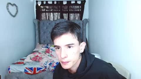 Snapshot of eimy_andres chatting on 12.15.24 eimy_andres online show from 12.15.24