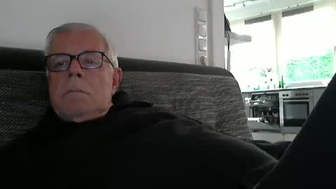 Snapshot of eisbaer1957 chatting on 10.26.25 eisbaer1957 online show from 10.26.25