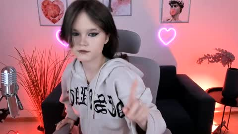 Snapshot of elainebeness chatting on 12.01.24 Your sweet girl online show from 12.01.24