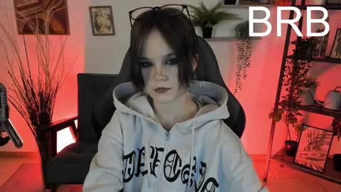 Snapshot of elainebeness chatting on 12.01.24 Your sweet girl online show from 12.01.24