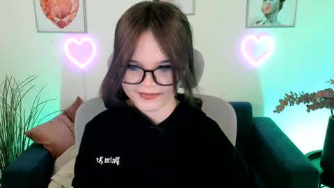Snapshot of elainebeness chatting on 12.07.24 Your sweet girl online show from 12.07.24