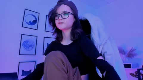 Snapshot of elainebeness chatting on 12.20.24 Your sweet girl online show from 12.20.24