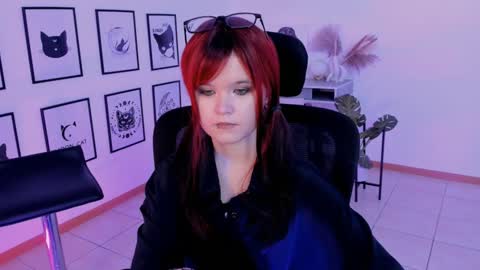 Snapshot of elainebeness chatting on 01.08.25 Your sweet girl online show from 01.08.25