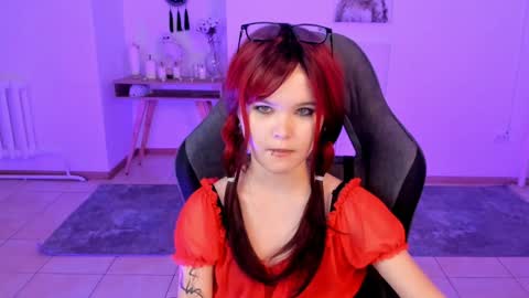 Snapshot of elainebeness chatting on 01.19.25 Your sweet girl online show from 01.19.25
